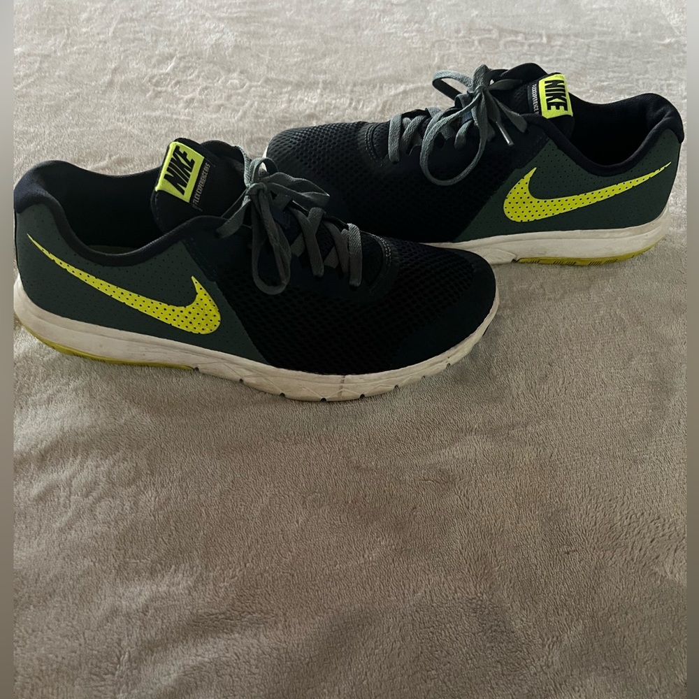 NIKE Flex Running shoes sz6